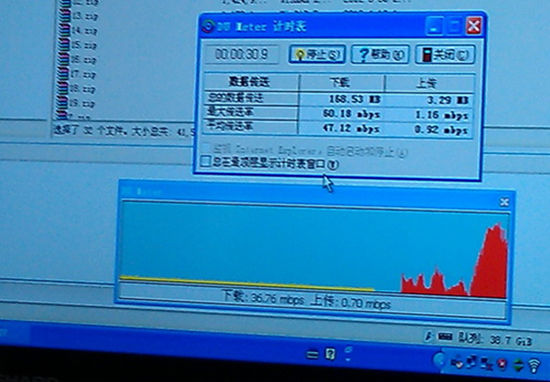 在廣州移動(dòng)辦公大樓里用筆記本電腦插TD-LTE上網(wǎng)卡，測(cè)得的最高下載速率為60Mbps