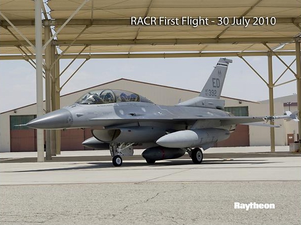 2010年7月30日，美國空軍一架F-16D型戰斗教練機搭載雷神公司的RACR雷達，在加利福尼亞州愛德華茲空軍基地進行了首飛。