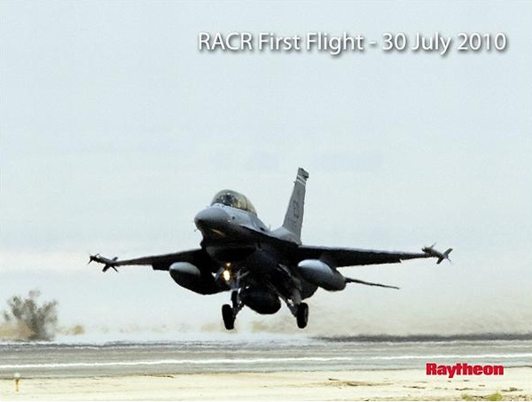 2010年7月30日，美國空軍一架F-16D型戰斗教練機搭載雷神公司的RACR雷達，在加利福尼亞州愛德華茲空軍基地進行了首飛。