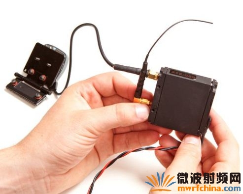 拆解FBI跟蹤器：震撼的GPS結(jié)構(gòu)