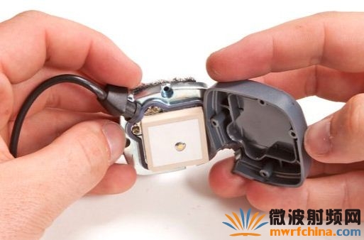 拆解FBI跟蹤器：震撼的GPS結(jié)構(gòu)