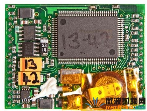 拆解FBI跟蹤器：震撼的GPS結(jié)構(gòu)