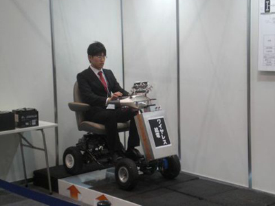 日本科研人員展示靠射頻提供動(dòng)力的電動(dòng)車