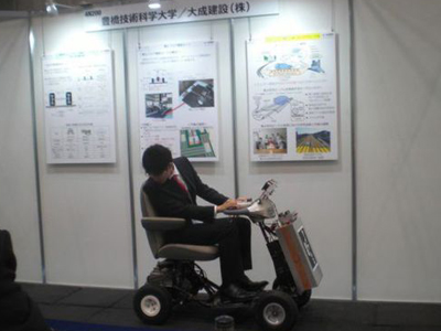 日本科研人員展示靠射頻提供動(dòng)力的電動(dòng)車