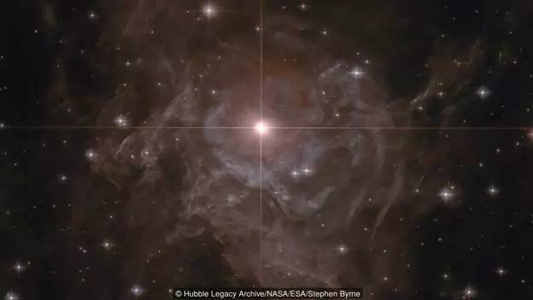 船尾座RS，一顆典型的造父變星。哈佛大學的女天文學家勒維特最早發現了這類特殊變星的光變周期與真實亮度之間的關系
