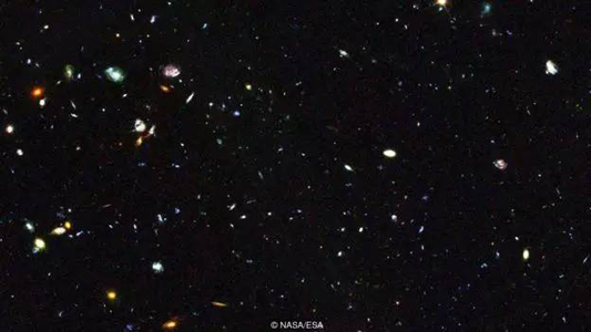 哈勃望遠鏡眼中的宇宙深處。我們能夠觀察的宇宙空間直徑大約是930億光年