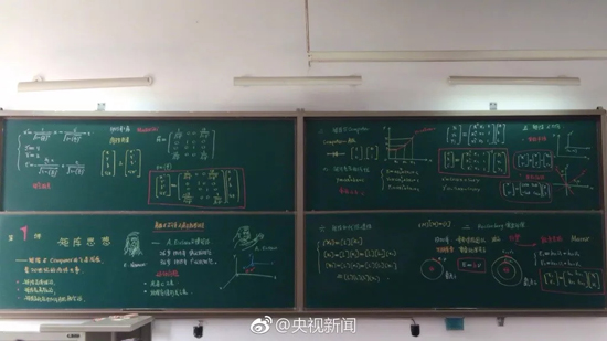 微波領(lǐng)域國家級教學(xué)名師梁昌洪教授 數(shù)十年堅持手寫板書帶漫畫插圖 課堂座無虛席